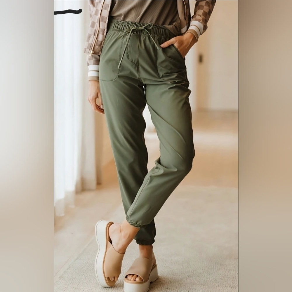 Albion  Women's Jogger Pants